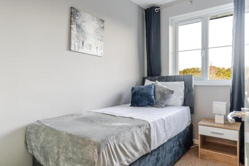 Modern Three Bedroom House Free parking wifi photo 22