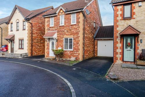Modern Three Bedroom House Free parking wifi photo 7