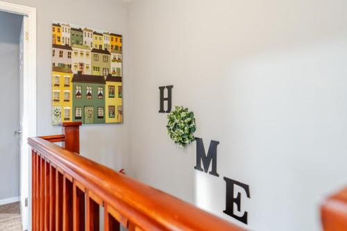 Modern Three Bedroom House Free parking wifi photo 26