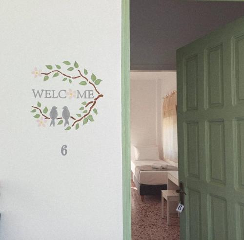 En eller flere senge i et værelse på Kalimera Aegina