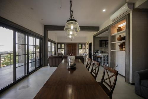 a dining room with a large wooden table and chairs at CASONA San Geronimo in Atotonilco el Alto