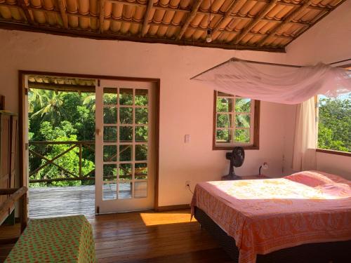 En eller flere senge i et værelse på Casa da mata- Vista linda pra mata e jardim privativo