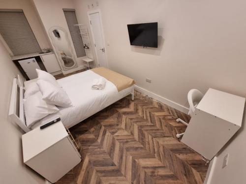 TV a/nebo společenská místnost v ubytování 137 New Stylish Studio Richmond 30mins to Central London