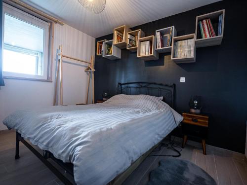 Postel nebo postele na pokoji v ubytování Apartment in Froidchapelle with bubble bath