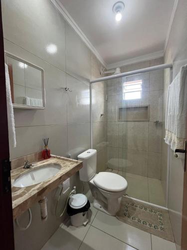 a bathroom with a toilet and a sink and a shower at Pôr do Sol - Serraruna in Araruna