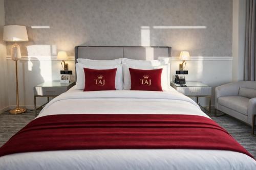 Postel nebo postele na pokoji v ubytování Taj Executive Boutique Hotel - Central F-7 Islamabad