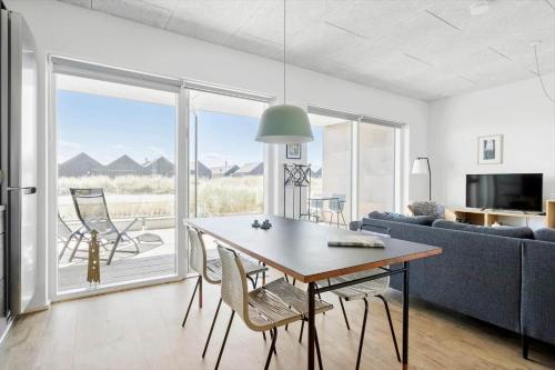 Photo de la galerie de l'établissement 904-Hvide-Sande-Langsand-82-stuen, à Hvide Sande