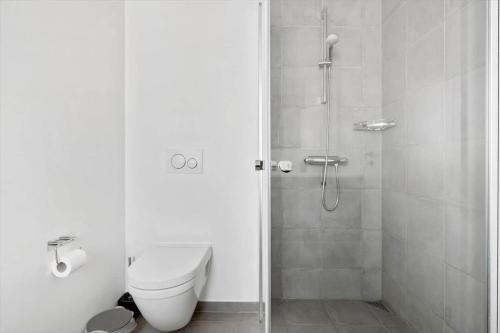 Et badeværelse på 904-Hvide-Sande-Langsand-82-stuen