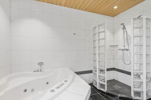 Et badeværelse på S748-Stroby-Ladeplads-Alkevej-8