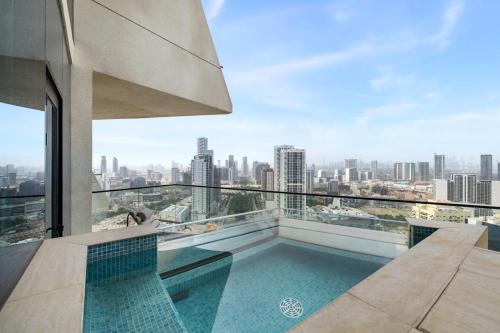 New 1BR with Private Pool Near Circle Mall