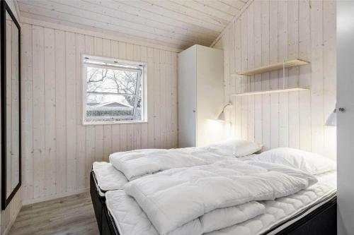 En eller flere senge i et værelse på R605-Rodvig-Stevns-Thormodsvej-5