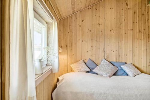 En eller flere senge i et værelse på 7025-Bogo-By-Sejlet-20