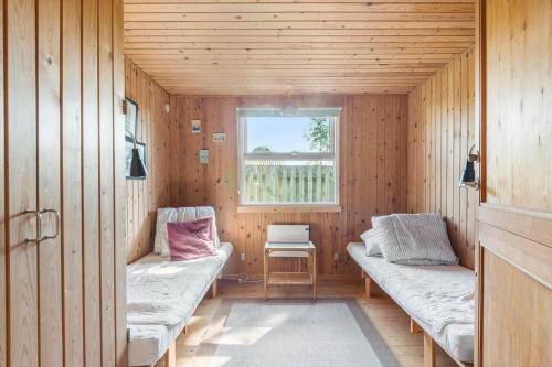 En eller flere senge i et værelse på R732-Rodvig-Strandlaugsvej-5-A