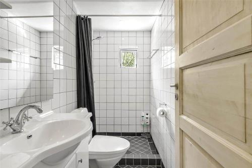 Et badeværelse på 3026-Stege-Rabylille-Straede-1