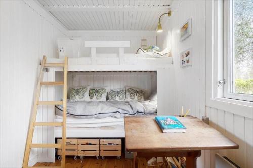 En eller flere senge i et værelse på 8015-Kalvehave-Hasselvej-3