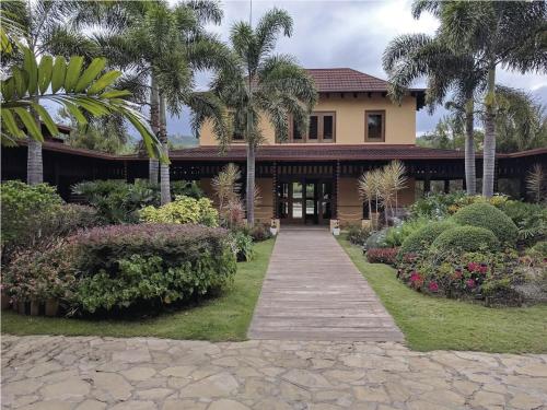 Afbeelding uit fotogalerij van Jarabacoa - Serenza House in Los Corozos