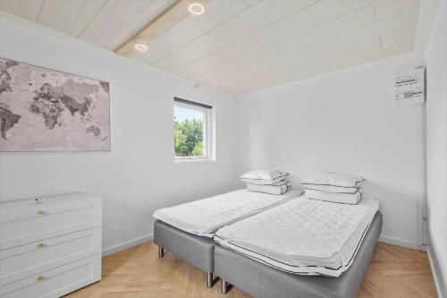 En eller flere senge i et værelse på 8169-Praesto-Bakkestien-25