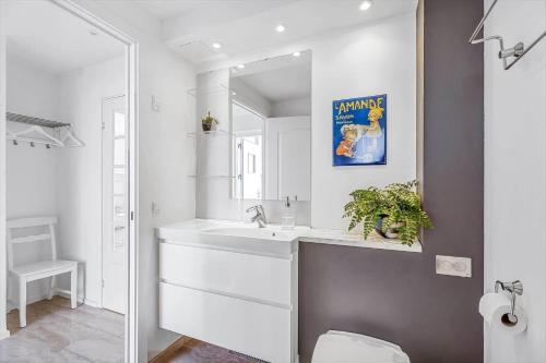 Et badeværelse på 4128-Borre-Klintholm-Havneby-28