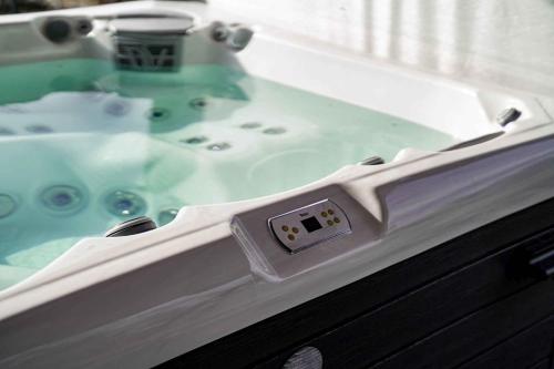 Fotografie z fotogalerie ubytování Holiday Home with Hot Tub in Somoskoujfalu 55027 v destinaci Somoskőújfalu