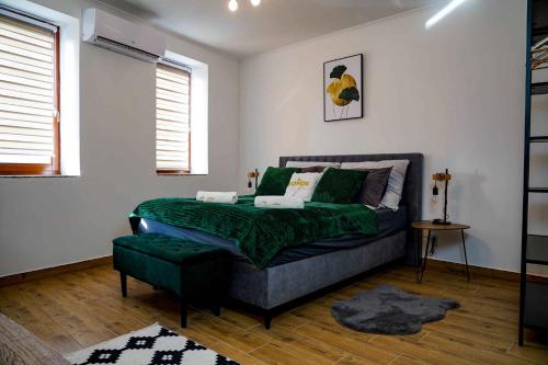 Postel nebo postele na pokoji v ubytování Holiday Home with Hot Tub in Somoskoujfalu 55027