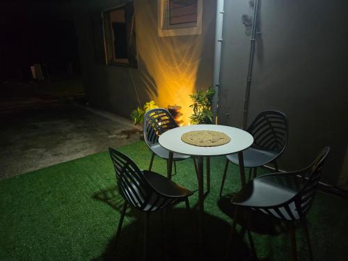 Patio nebo venkovní prostory v ubytování ptit coin hibiscus