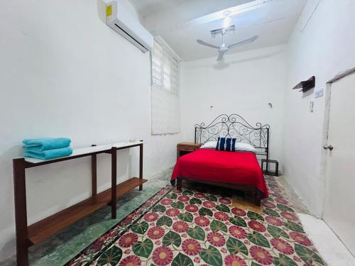 a bedroom with a red bed and a rug at Casa Playa Blanca in Progreso