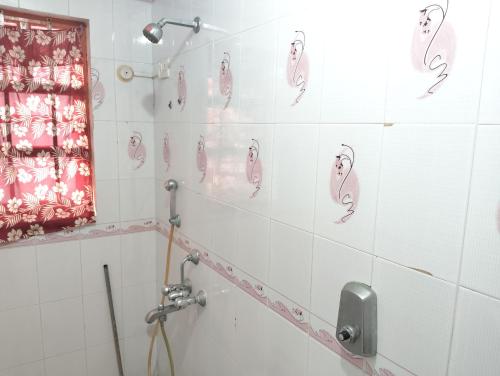 Et badeværelse på Richnest Apartment and villas Colva