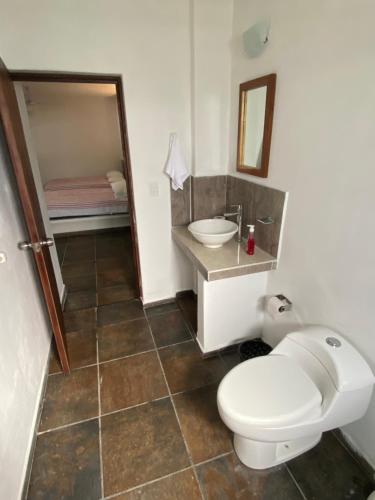 ein Badezimmer mit Toilette und Waschbecken in der Unterkunft Costa Ayala - Bungalow 5 with 2dbl beds and 1 sofa in Los Ayala