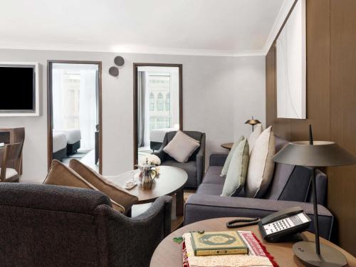 TV/trung tâm giải trí tại Zamzam Pullman Makkah