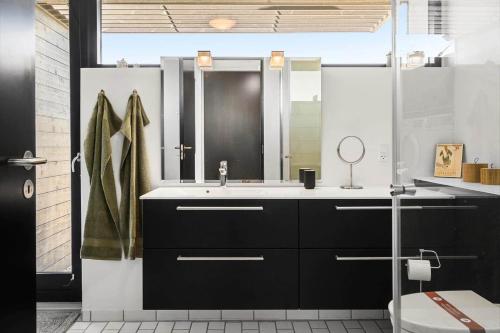 Phòng tắm tại 284-Harboore-Bjergehusvej-8