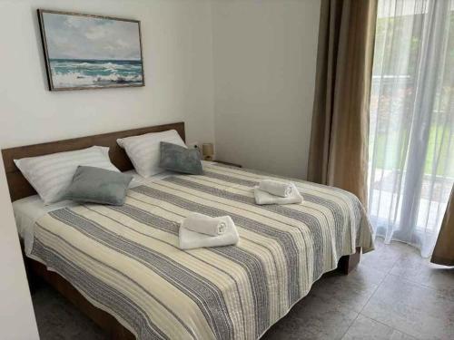 En eller flere senge i et værelse på unit_type_semidetached_house Umag 55102