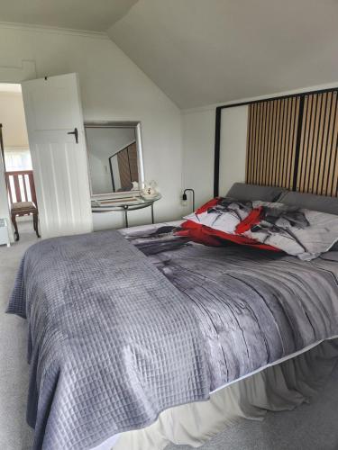 En eller flere senge i et værelse på Bridge Street Homestay