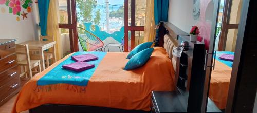 Een bed of bedden in een kamer bij Jardín Andino Hostal