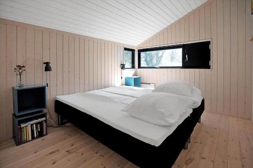 En eller flere senge i et værelse på 10064-Rorvig-Skansehagevej-12