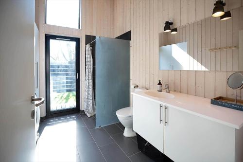 Et badeværelse på 10064-Rorvig-Skansehagevej-12