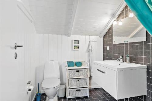 Et badeværelse på 11118-Nykobing-Sj-Stranderbovej-33