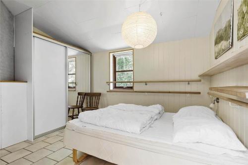 En eller flere senge i et værelse på 10060-Nykobing-Sj-Lyngengen-34