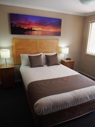 Postel nebo postele na pokoji v ubytování Dongara Hotel Motel