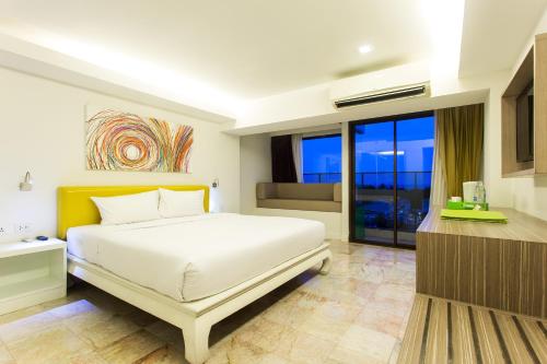 En eller flere senge i et værelse på Samui Verticolor