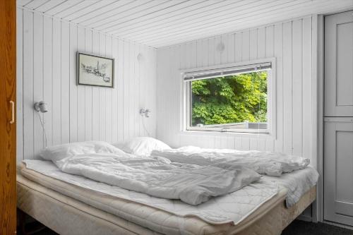 En eller flere senge i et værelse på LF0027-Thyholm-Sondbjerg-Strandvej-27