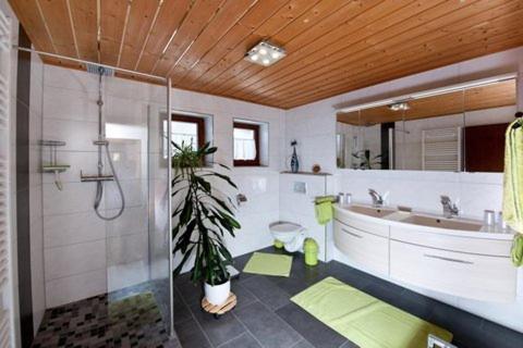 Ванна кімната в Haus Moosbrugger