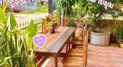 Een tuin van Le Moon Hotel