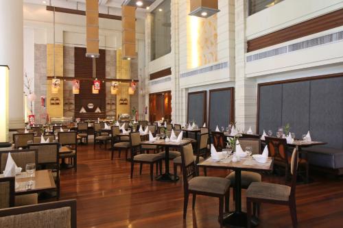 a dining room filled with tables and chairs at The Imperial Hotel & Convention Centre Korat in Nakhon Ratchasima