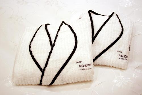 a white towel with a black logo on it at ホテル アンジュエトワール 堺 - Adult Only in Sakai
