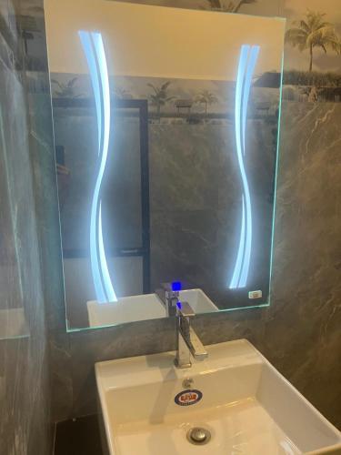 a bathroom with a sink and a mirror at Calm Villa in Mihiripenne