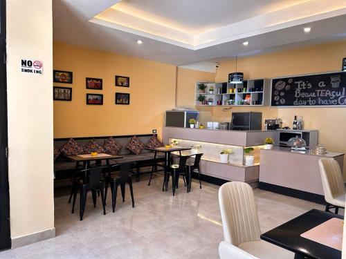 En restaurant eller et andet spisested på Glam Hotel Addis Ababa