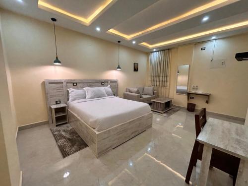 En eller flere senge i et værelse på Glam Hotel Addis Ababa