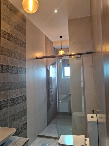 Et badeværelse på Lavania Ocean View Residencies