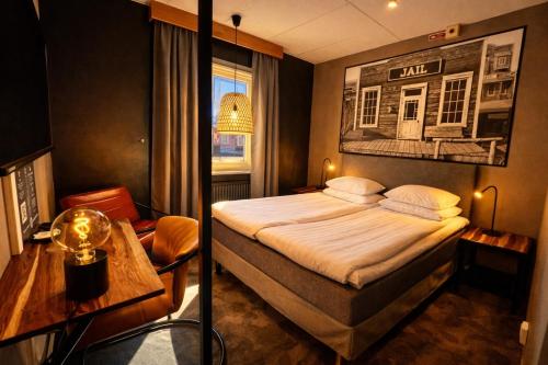 a small bedroom with a bed and a window at Hotell Siesta in Karlskrona