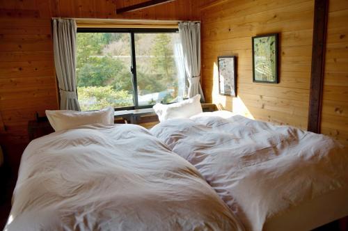 Postel nebo postele na pokoji v ubytování Sakura House サクラハウス 高知駅から車で20分-豊かな自然を味わう山の隠れ家